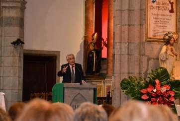 Momento del pregón de esta noche (Foto TA)