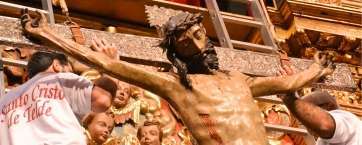 Un instante de la bajada del Santo Cristo de Telde este lunes (Foto TA)