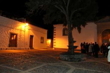 Imagen nocturna del barrio histórico de San Francisco (Foto TA)