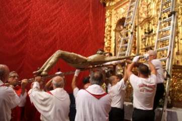 Un momento de la subida del Santo Cristo de Telde (Foto Jesús Ruiz Mesa)