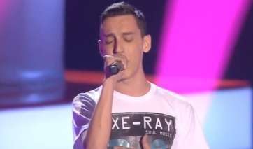 Mario Leal durante su actuación (Foto captada por TA del programa La Voz)