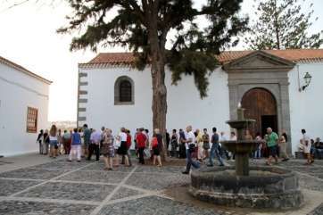 Recorrido guiado por el cronista, en una edición anterior (Foto Jesús Ruíz Mesa)