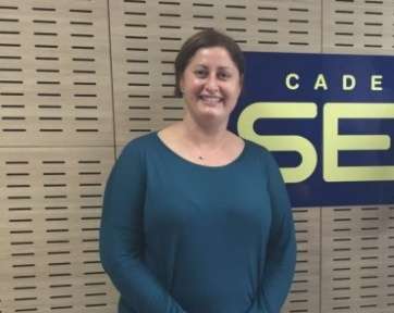 Eva Pascual, en los estudios de la Cadena Ser, en una imagen de archivo (Foto Chrysallis Canarias)