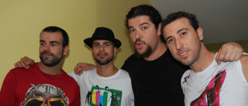 Imagen de los componentes de Efecto Pasillo en Telde minutos antes de su actuación en 2012 (Foto TA)