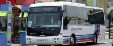Imagen de archivo de uno de los vehículos de Guaguas Melenara por el casco de Telde (Foto TA)
