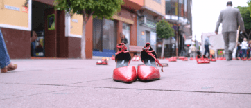 Imagen de una performance contra la violencia de género realizada en noviembre de 2015 en Los Llanos (Foto TA)
