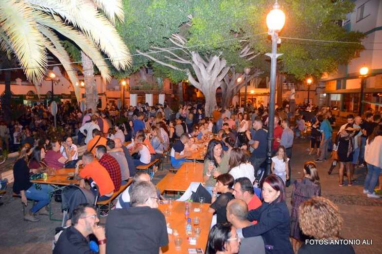 Imagen del bueno ambiente de la primera edición en la Plazoleta de Doña Rafaela (Foto TA)