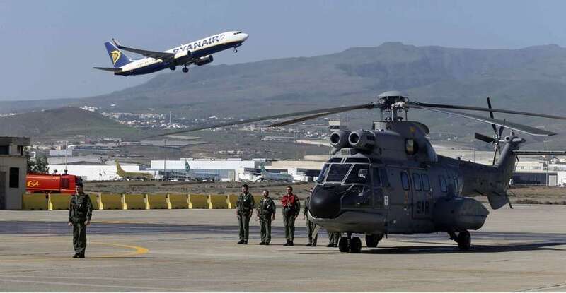 Presentación del nuevo helicóptero HD-21 Súper Puma que se incorpora al Ala 46 de la Base Aérea de Gando (Foto Efe)
