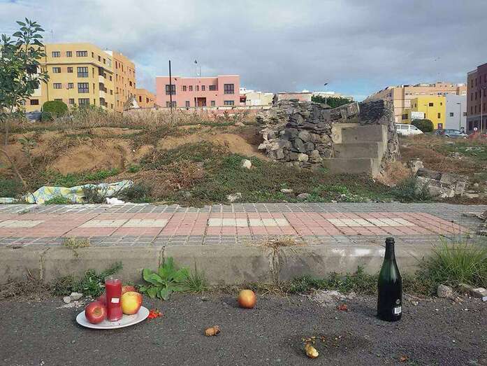 Imagen de los restos encontrados en la rambla de Pedro Lezcano y que mantienen preocupados a algunos vecinos (Foto TA)