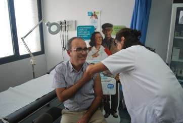 Ricardo Redondas, vacunándose en 2015 en El Calero  (Foto TA)