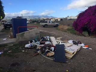 Imagen del nuevo vertido de enseres y trastos (Foto TA)
