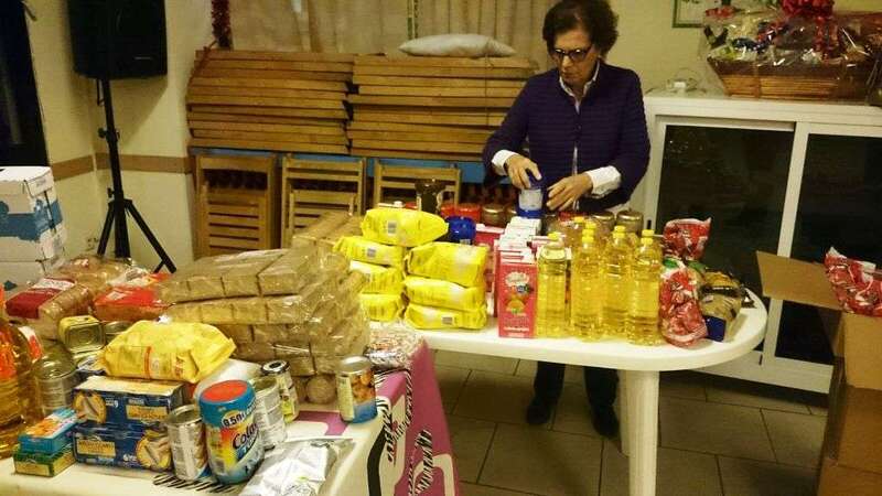 Parte de los productos repartidos entre familias con escasos recursos (Foto TA)