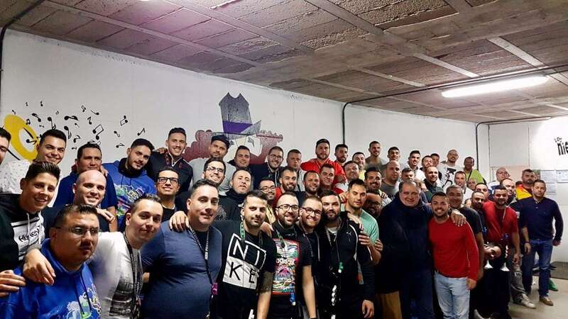 El grupo murguero en uno de sus recientes ensayos (Foto TA)