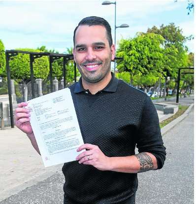 David García, en las Ramblas de Telde, feliz con su sentencia en la mano (Foto Borja Suárez-C7)