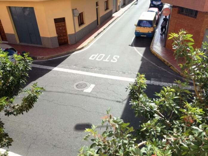 Imagen del Stop de la discordia en la carretera de La Pardilla (Foto TA)