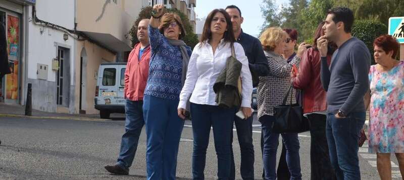 Imagen de la visita de este miércoles al barrio de La Herradura (Foto TA)