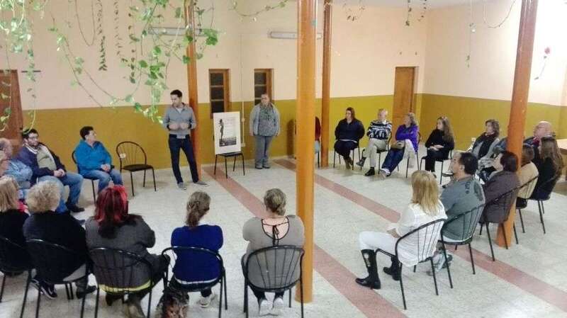 La campaña comenzó ayer en Las Longueras con un taller de risoterapia (Foto TA)
