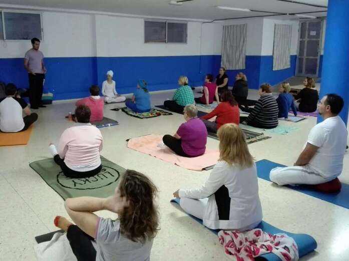 Imagen de una de las sesiones de yoga impartidas dentro de la campaña 