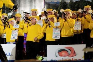 El Padre Báez salta al Carnaval capitalino (Foto lpcarnaval)