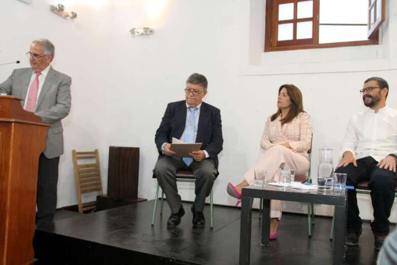 Grisaleña,en la tribuna, en la entrega del Premio Telde al Mérito Cultural que patrocina su empresa (Foto TA)