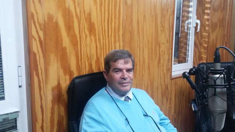 César Quintana, en los estudios de Radio Faycán (Foto TA)