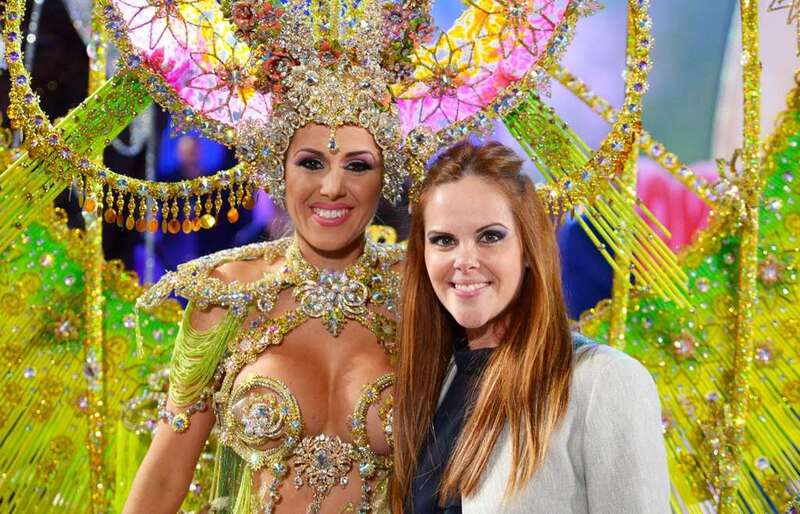 Macarena Ramos y Minerva Alonso, empresaria patrocinadora del diseño que trajo para Telde el título de 3Âº Dama de Honor (Foto TA)