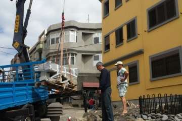 Montaje del monolito que será inaugurado este domingo en La Garita (Foto TA)