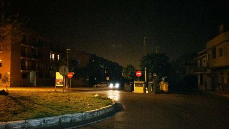 La calle de Américo Vespucio, sin luz (Foto TA)