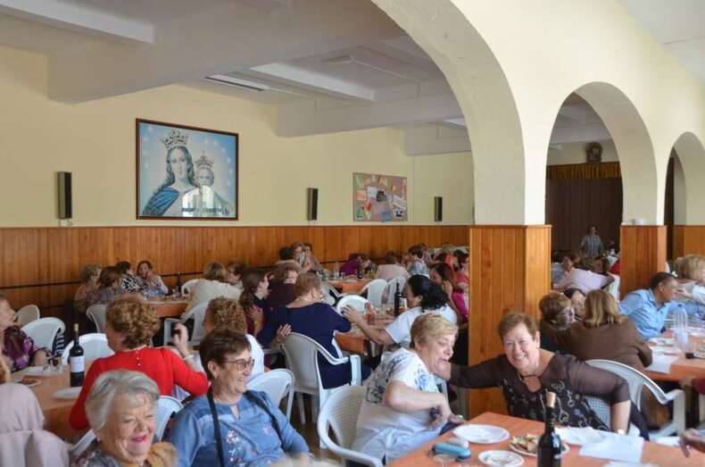 Momento del almuerzo de este domingo de las antiguas alumnas (Foto Francisco Javier Santana)