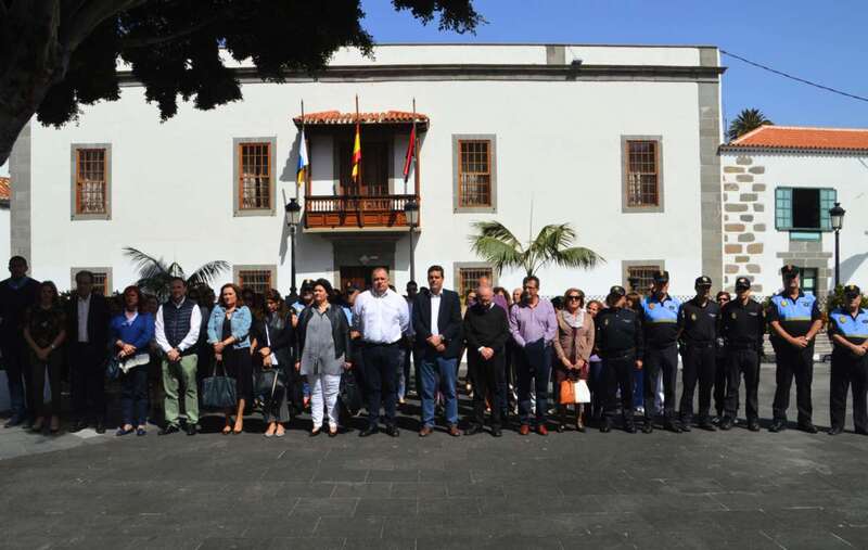 La Corporación local guardó un minuto de silencio este mediodía (Foto TA)