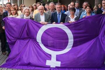 La Corporación insular guardó un minuto de silencio en la Casa-Palacio (Foto TA).