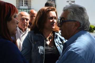 Acto institucional de repulsa celebrado este mediodía junto a la sede del Ayuntamiento de Telde (Foto TA).