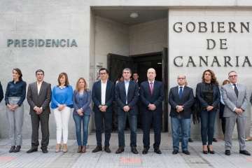 En la sede de Presidencia del Gobierno regional en la capital grancanaria también se guardó un minuto de silencio (Foto TA).