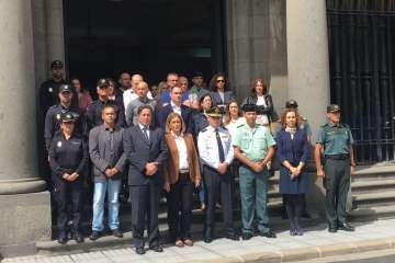 Concentración a las puertas de la Delegación del Gobierno en Canarias (Foto TA).