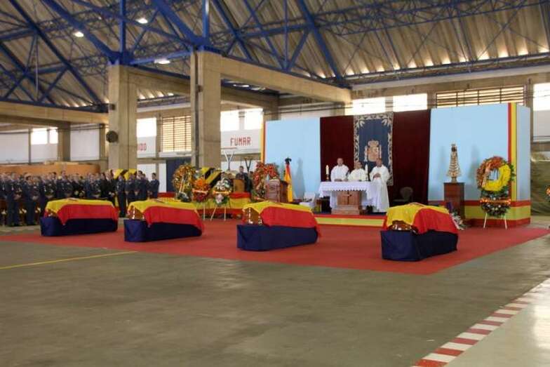 Imagen del funeral de los cuatro militares del 802 Escuadrón del SAR fallecidos en el accidente de 2014 (Foto Jesús Ruiz Mesa)
