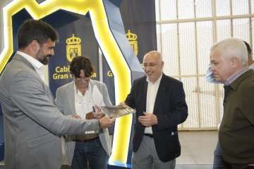 Presentación del nuevo libro del periodista teldense Nicolás Castellano (Foto TA)