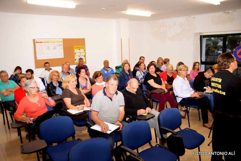 El encuentro estuvo muy concurrido y reunió a representantes de una treintena de entidades y colectivos (Foto TA)