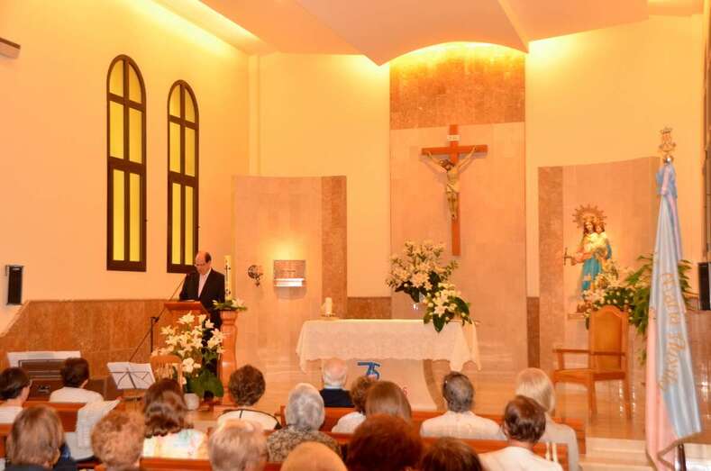 El salesiano teldense José Carmelo Pulido abrió ayer tarde las fiestas religiosas (Foto Francisco J. Santana)