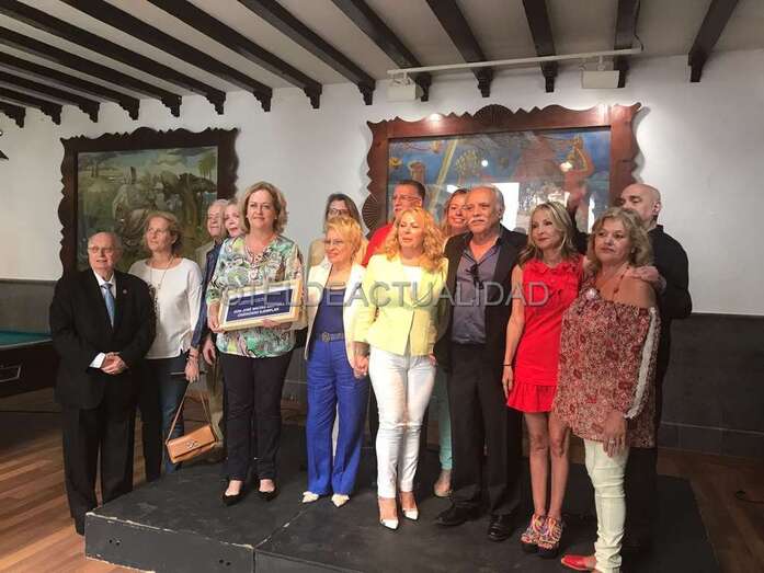 A la familia de Macías se le entregó una placa (Foto TA)