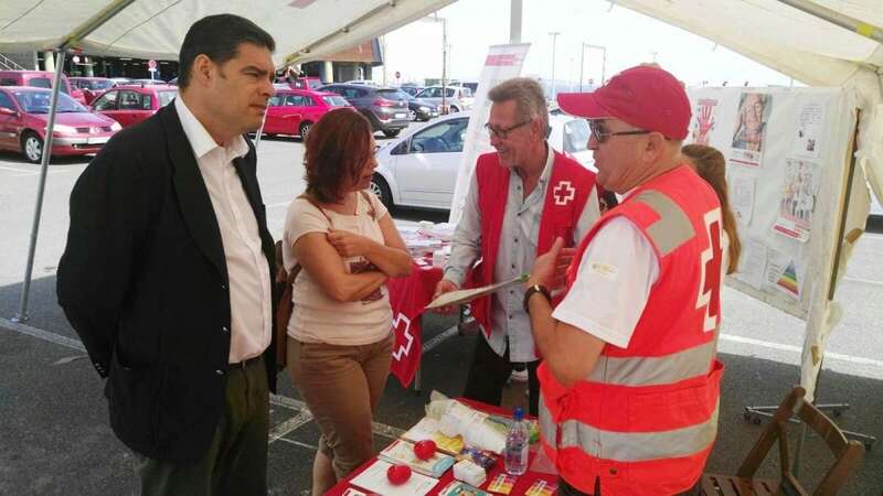 El concejal Diego Ojeda visitó la exposición de Cruz Roja (Foto TA)