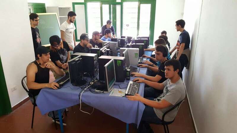 Varias decenas de jóvenes participaron en esta I Jornada de Juegos (Foto TA)