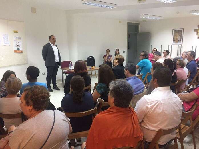 El ponente durante la charla (Foto TA)