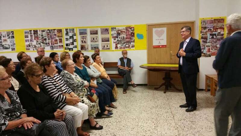 Momento de la charla de anoche (Foto TA)