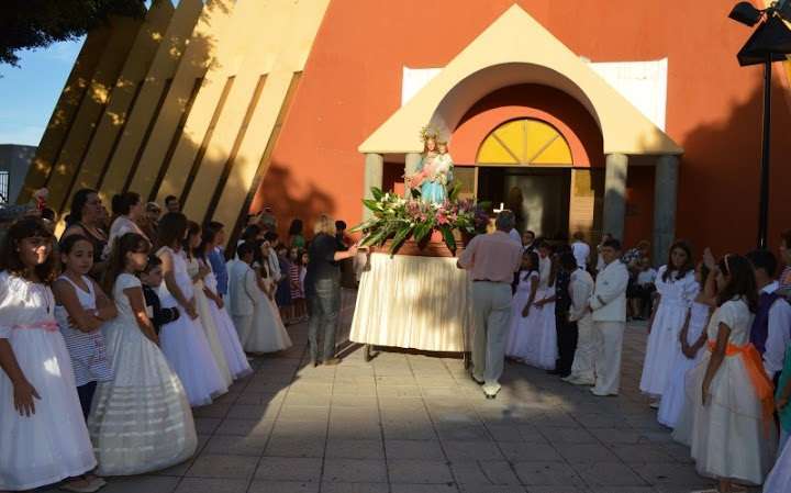Imagen de una procesión de María Auxiliadora en Las Longueras (Foto TA)