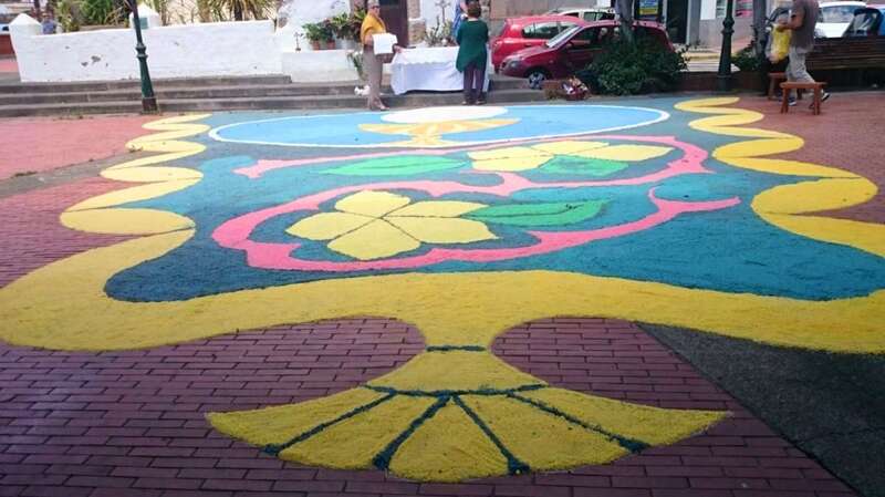Las alfombras llenarán de color la plaza del pueblo y el entorno de la Iglesia de Jinámar (Foto TA)