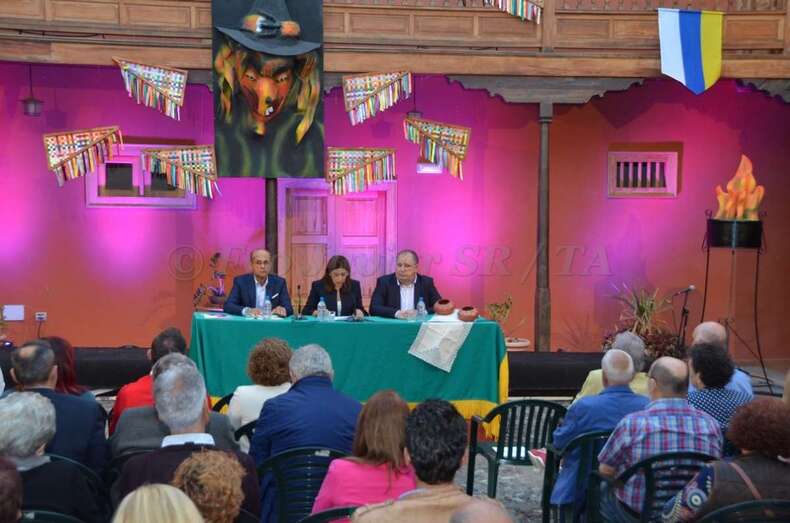 El pregón llenó de público el patio de la Casa Condal (Foto Francisco Javier Santana)
