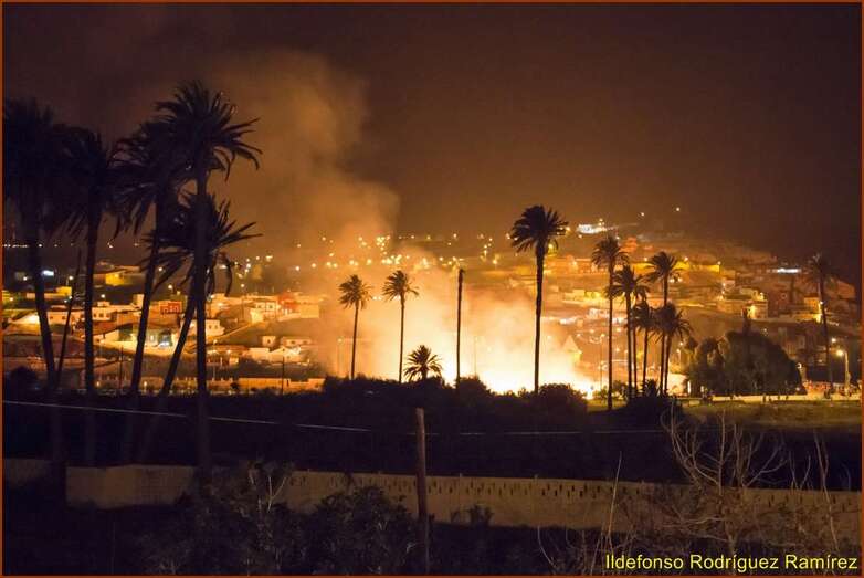 Hoguera de San Juan en el Barranco Real de Telde (Foto Ildefonso Rodríguez)