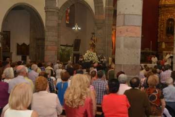 El patrono de Telde vuelve a tomar las calles de San Juan por la noche (Foto Francisco Javier Santana)