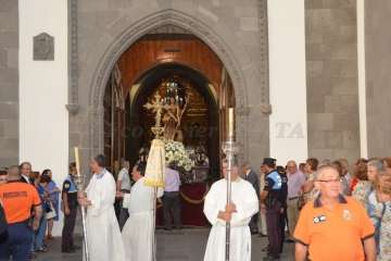 El patrono de Telde vuelve a tomar las calles de San Juan por la noche (Foto Francisco Javier Santana)