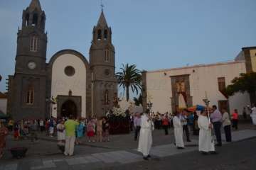 El patrono de Telde vuelve a tomar las calles de San Juan por la noche (Foto Francisco Javier Santana)